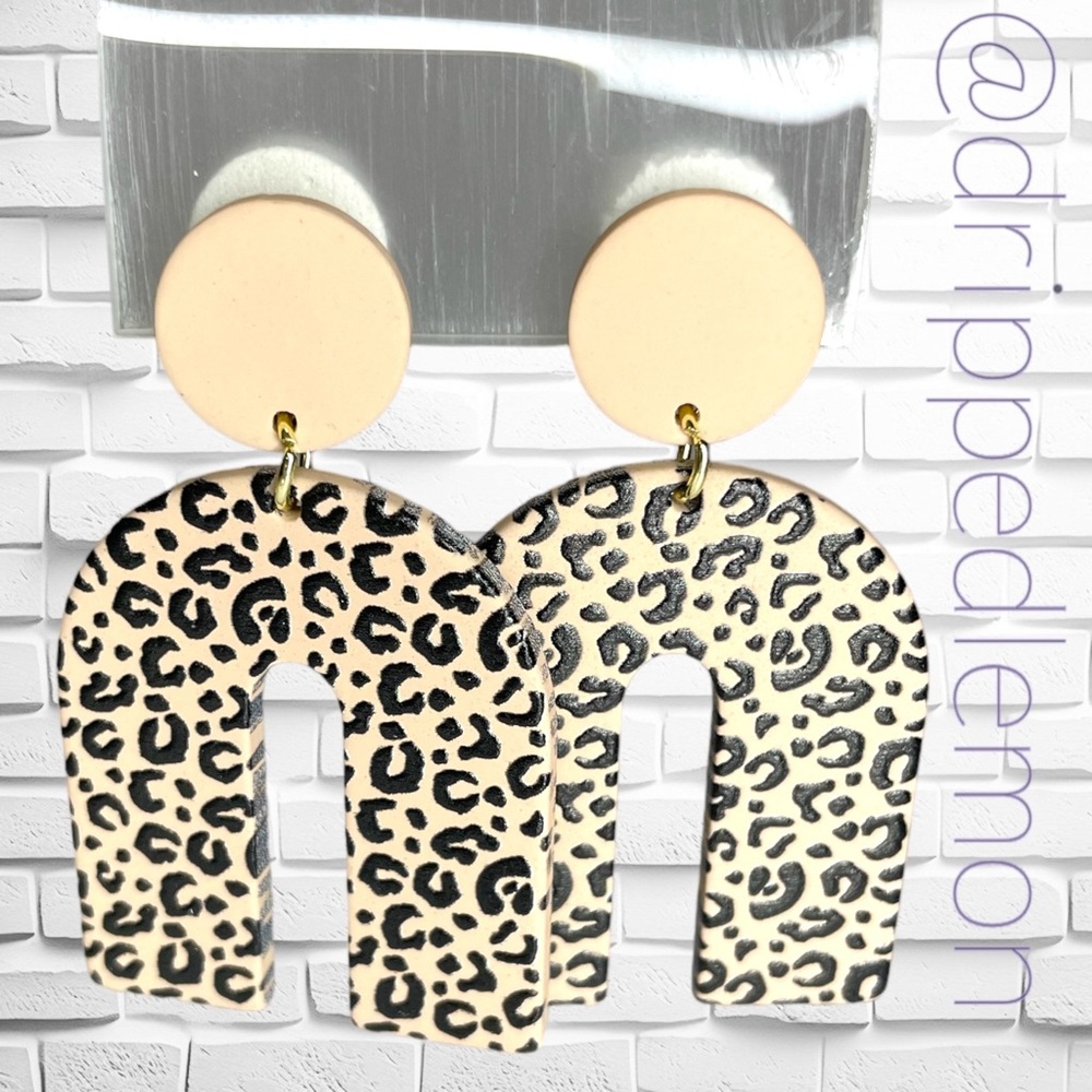 🆕 Leopard Print Geometric Drop Earrings Cream Black Arched Woman’s Brand New